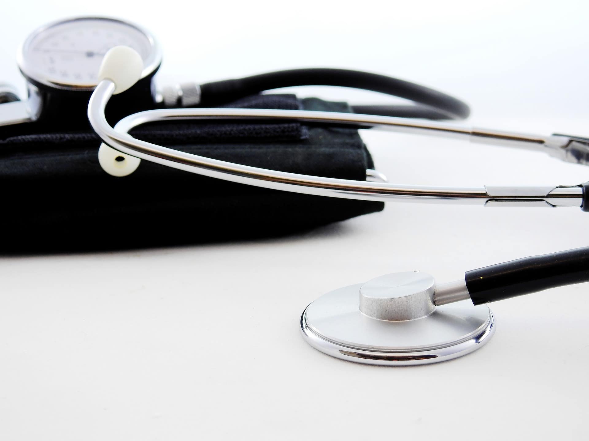 Kneppelhout lawyers employment law monitoring sick employee